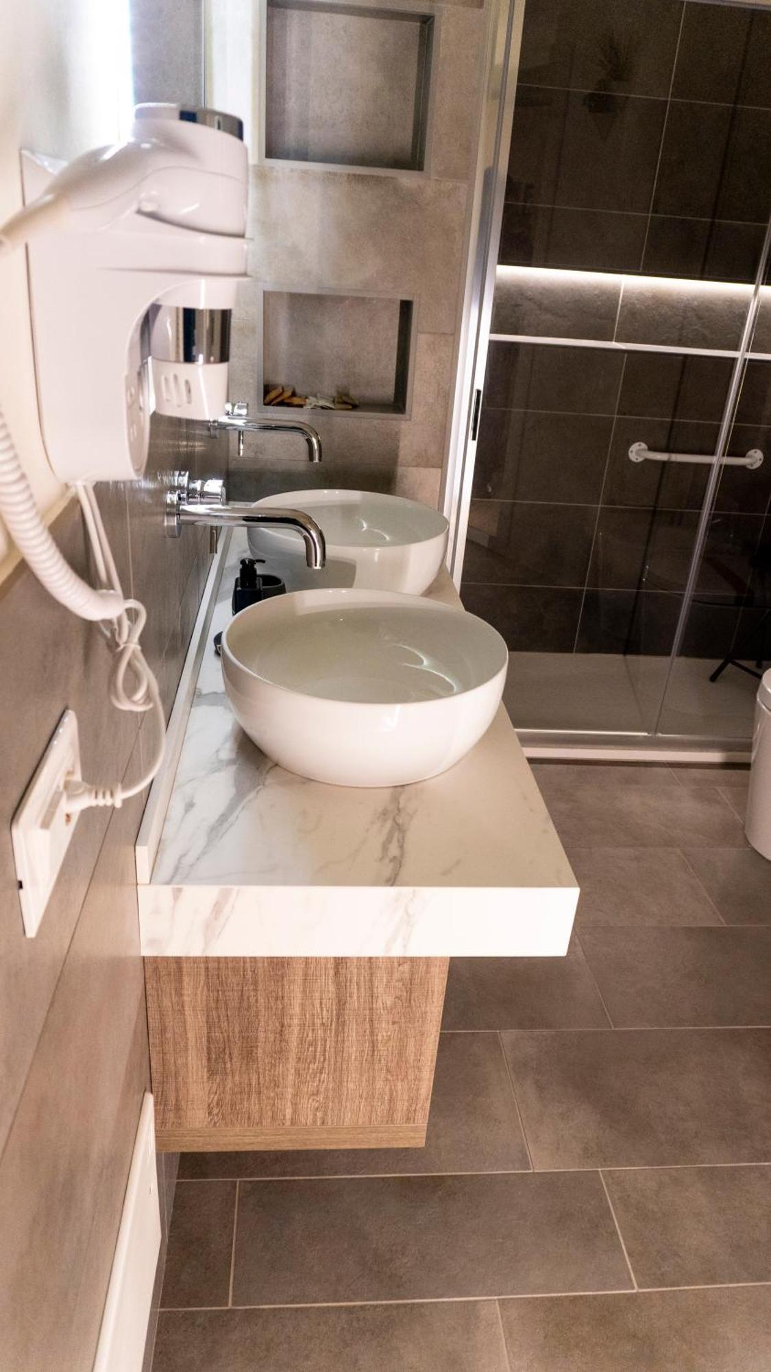 Notti D'Autore Suites Aeroporto di Catania Fontana Rossa Esterno foto